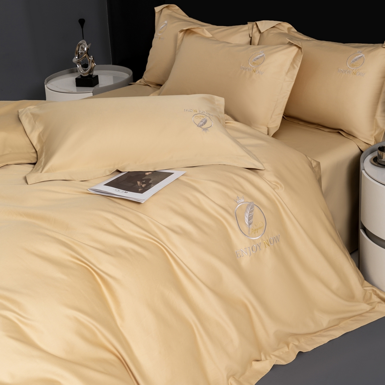 91家纺网 家纺一手货源 找家纺 宝时兰 2026新款全棉高支长绒棉纯色绣花刺绣四件套纯棉床单床笠款（高档礼盒包装）