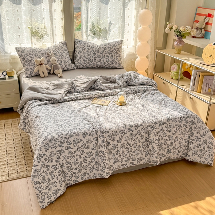 91家纺网 家纺一手货源 找家纺 丽美人家纺 2026春夏新款简单款皱皱纱夏被夏凉被空调被 花开漫漫