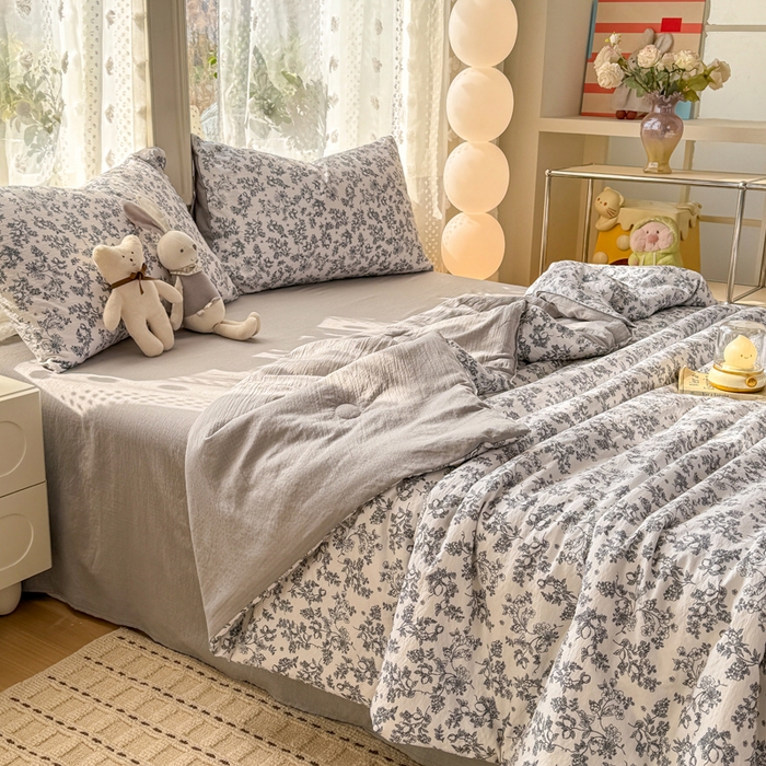 91家纺网 家纺一手货源 找家纺 丽美人家纺 2026春夏新款简单款皱皱纱夏被夏凉被空调被 花开漫漫