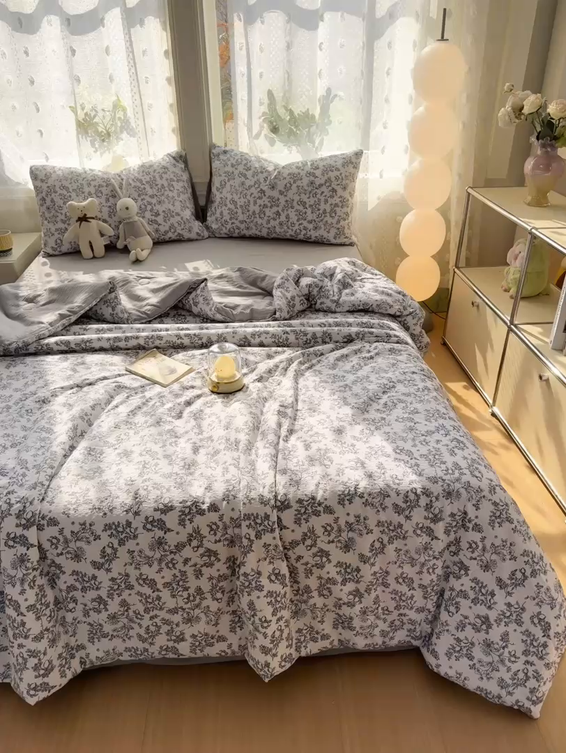 91家纺网 家纺一手货源 找家纺 丽美人家纺 2026春夏新款简单款皱皱纱夏被夏凉被空调被 花开漫漫
