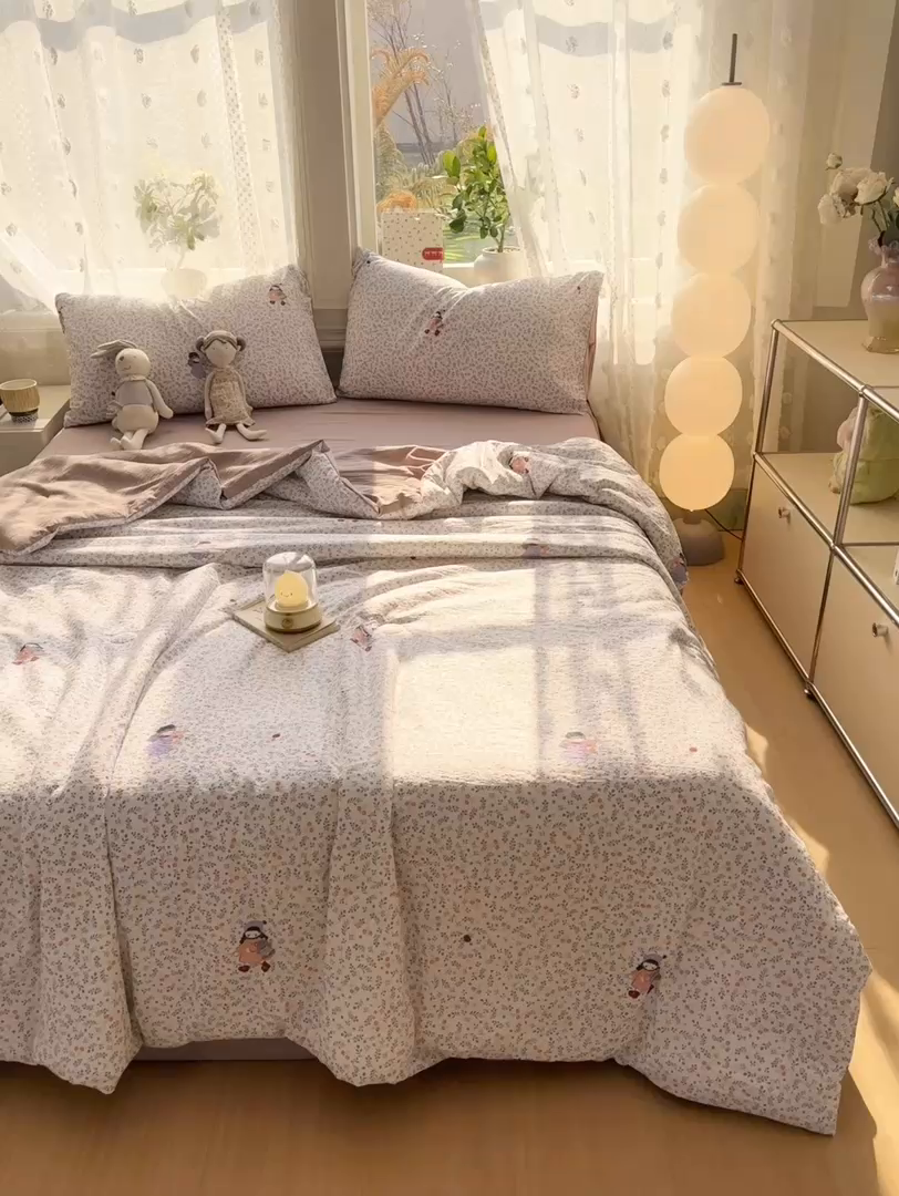 91家纺网 家纺一手货源 找家纺 丽美人家纺 2026春夏新款简单款皱皱纱夏被夏凉被空调被 时光