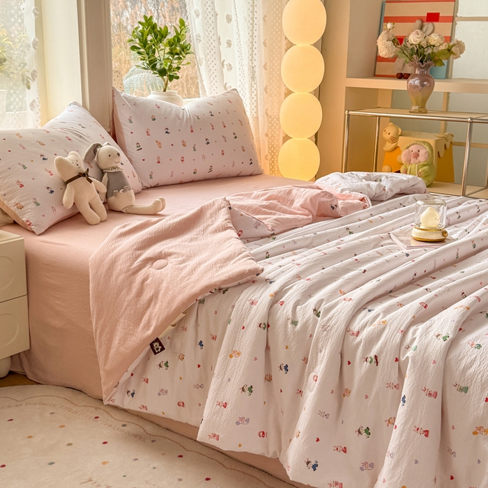 91家纺网 家纺一手货源 找家纺 丽美人家纺 2026春夏新款简单款皱皱纱夏被夏凉被空调被 桃心萌兔集