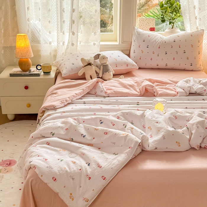 91家纺网 家纺一手货源 找家纺 丽美人家纺 2026春夏新款简单款皱皱纱夏被夏凉被空调被 桃心萌兔集