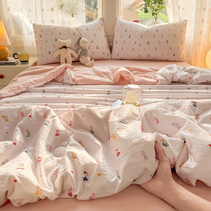 91家纺网 家纺一手货源 找家纺 丽美人家纺 2026春夏新款简单款皱皱纱夏被夏凉被空调被 桃心萌兔集