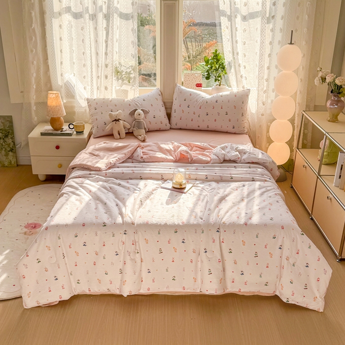 91家纺网 家纺一手货源 找家纺 丽美人家纺 2026春夏新款简单款皱皱纱夏被夏凉被空调被 桃心萌兔集