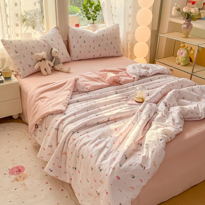 91家纺网 家纺一手货源 找家纺 丽美人家纺 2026春夏新款简单款皱皱纱夏被夏凉被空调被 桃心萌兔集