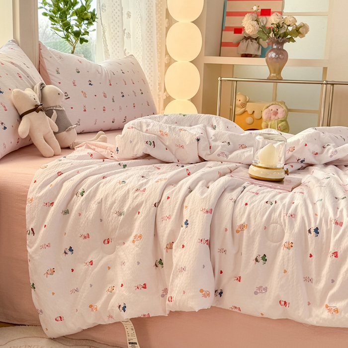 91家纺网 家纺一手货源 找家纺 丽美人家纺 2026春夏新款简单款皱皱纱夏被夏凉被空调被 桃心萌兔集