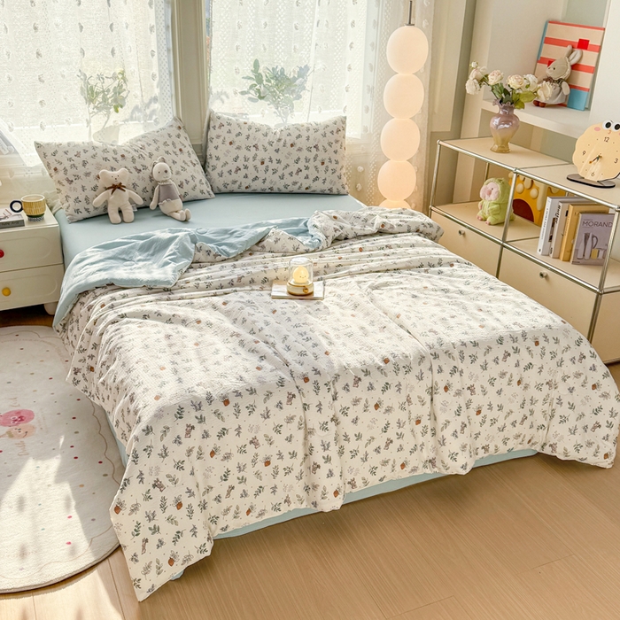 91家纺网 家纺一手货源 找家纺 丽美人家纺 2026春夏新款简单款皱皱纱夏被夏凉被空调被 紫雾叶兔