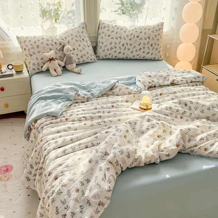 91家纺网 家纺一手货源 找家纺 丽美人家纺 2026春夏新款简单款皱皱纱夏被夏凉被空调被 紫雾叶兔