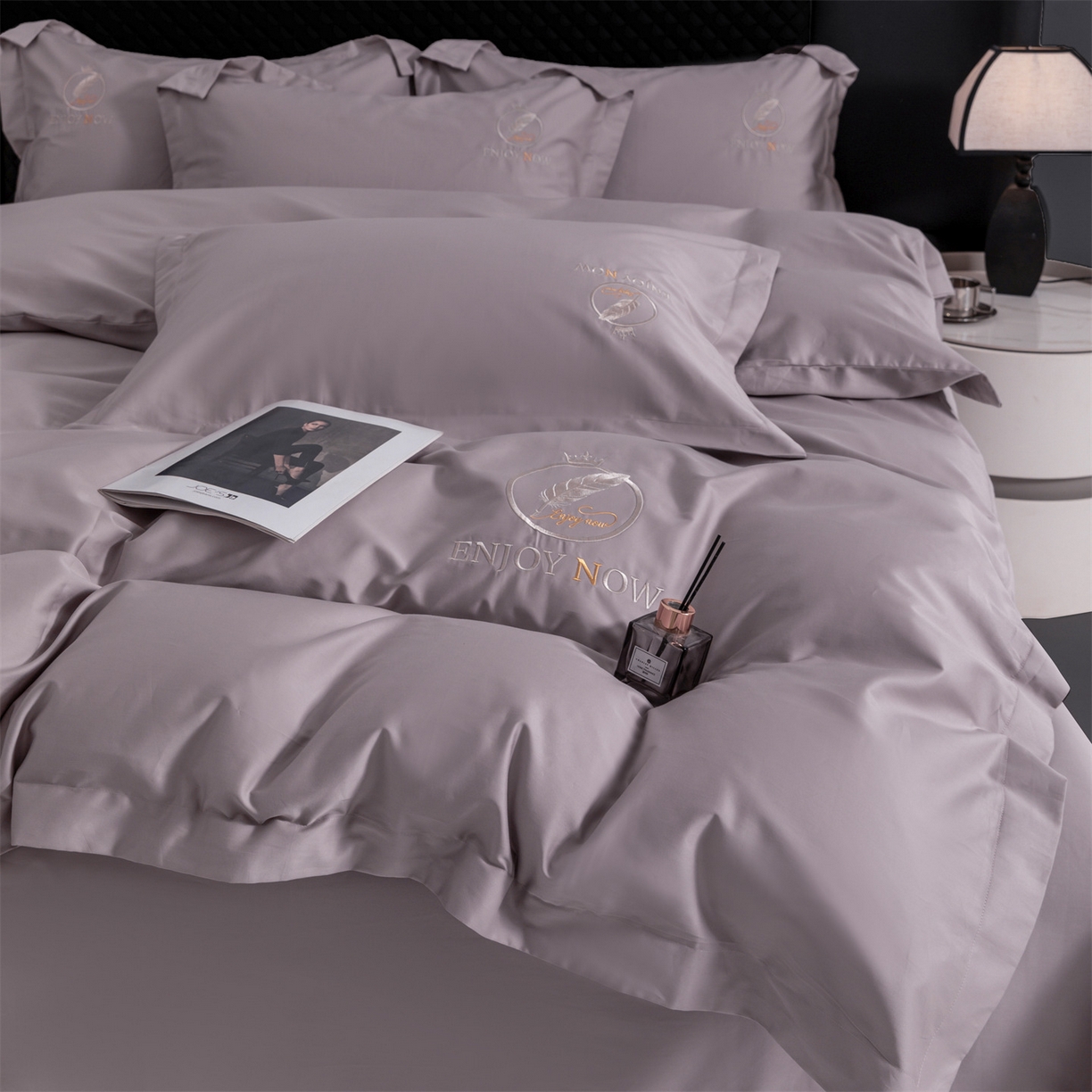 91家纺网 家纺一手货源 找家纺 宝时兰 2026新款全棉高支长绒棉纯色绣花刺绣四件套纯棉床单床笠款（高档礼盒包装）