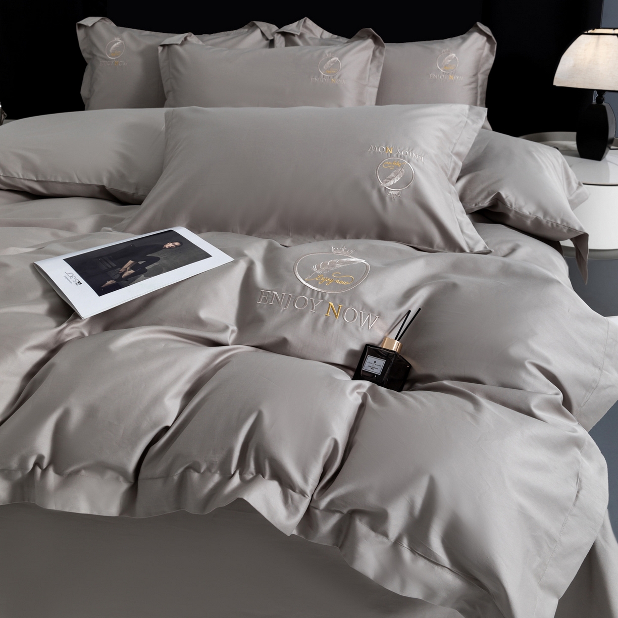 91家纺网 家纺一手货源 找家纺 宝时兰 2026新款全棉高支长绒棉纯色绣花刺绣四件套纯棉床单床笠款（高档礼盒包装）