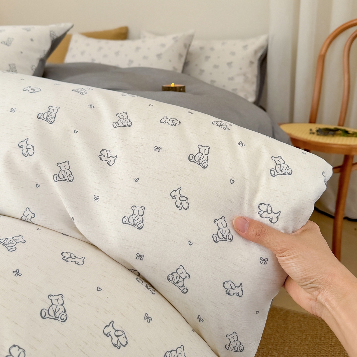 91家纺网 家纺一手货源 找家纺 铺尚美家纺 2026春夏新品色织棉麻棉纱小露麻系列皱皱纱四件套 熊熊乐园