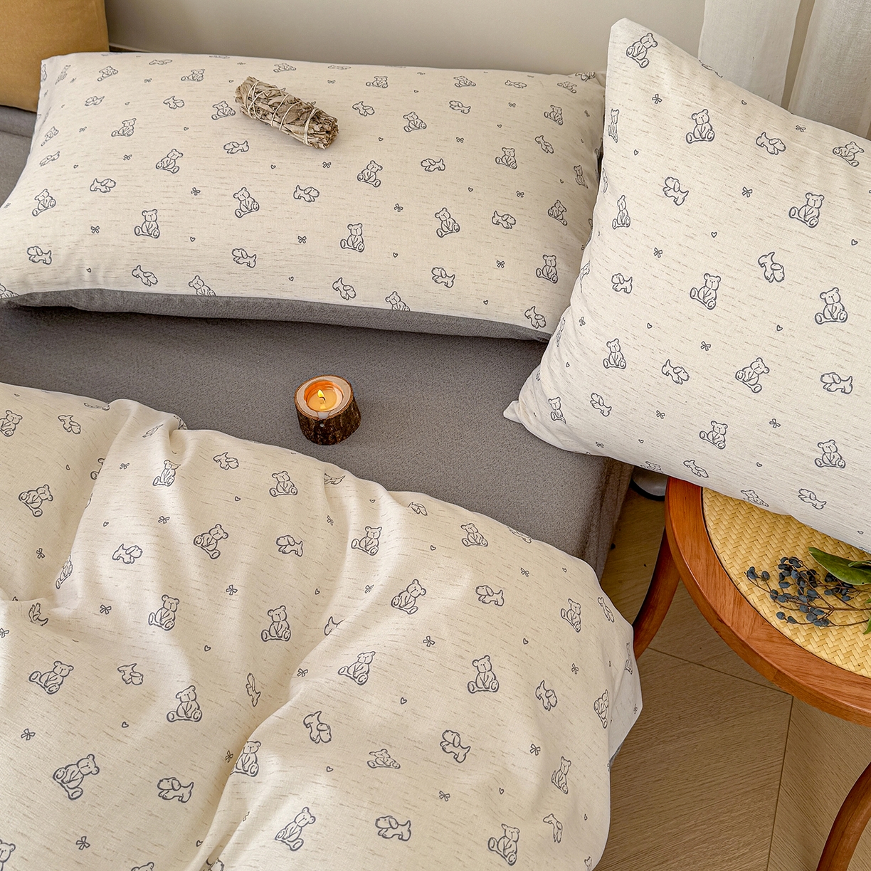 91家纺网 家纺一手货源 找家纺 铺尚美家纺 2026春夏新品色织棉麻棉纱小露麻系列皱皱纱四件套 熊熊乐园