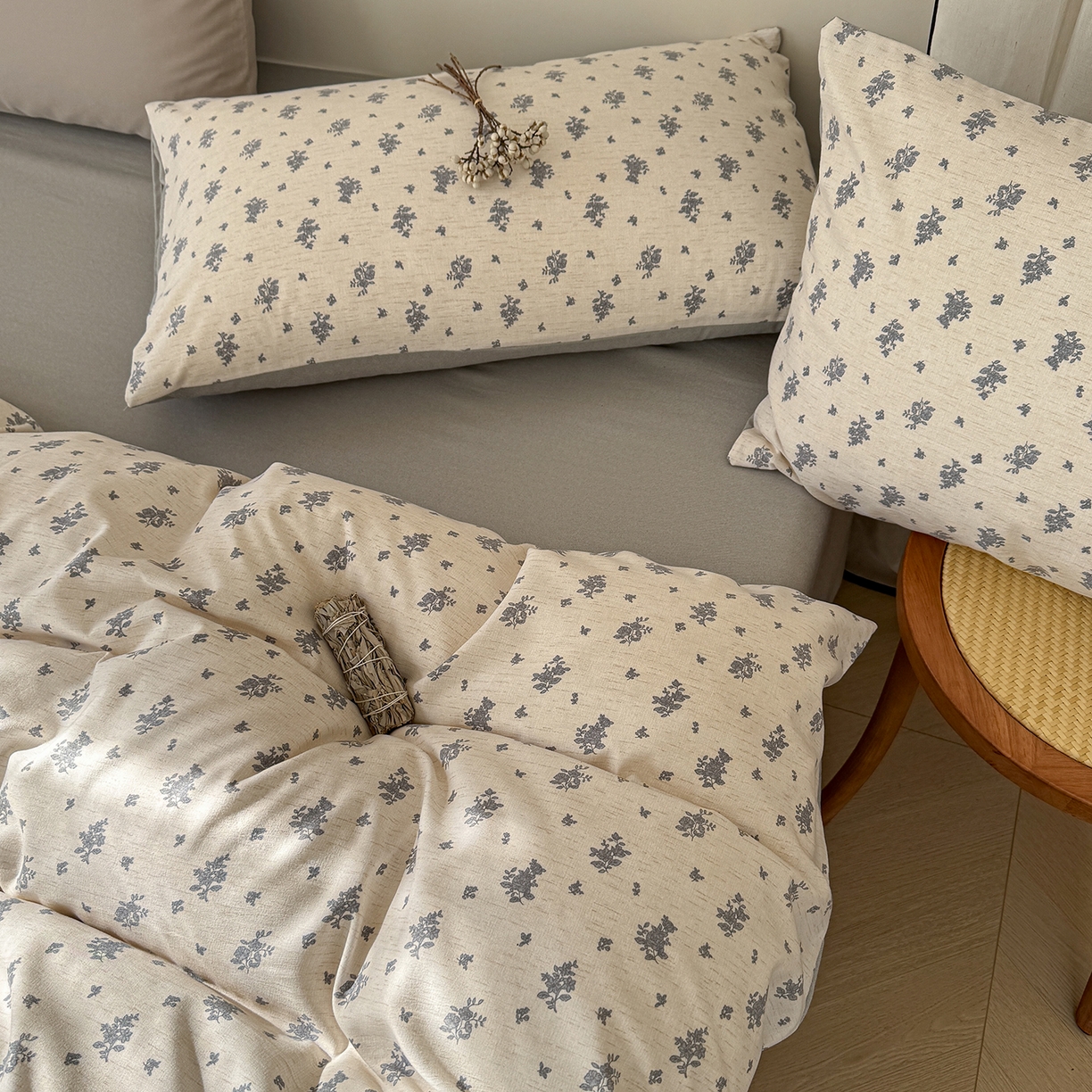 91家纺网 家纺一手货源 找家纺 铺尚美家纺 2026春夏新品色织棉麻棉纱小露麻系列皱皱纱四件套 罗卡拉灰