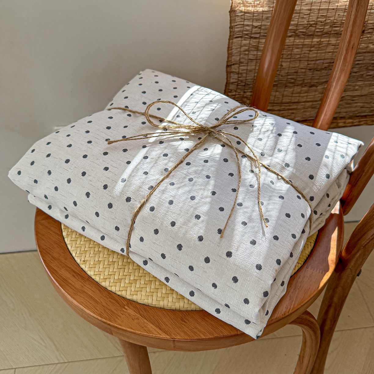 91家纺网 家纺一手货源 找家纺 铺尚美家纺 2026春夏新品色织棉麻棉纱小露麻系列皱皱纱四件套 清新波点