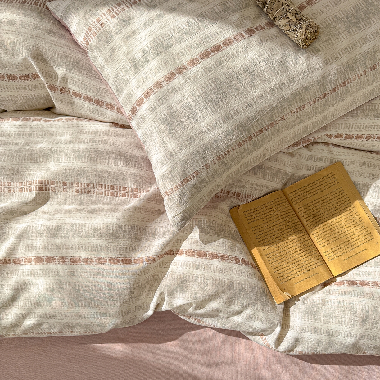 91家纺网 家纺一手货源 找家纺 铺尚美家纺 2026春夏新品色织棉麻棉纱小露麻系列皱皱纱四件套 极简条纹