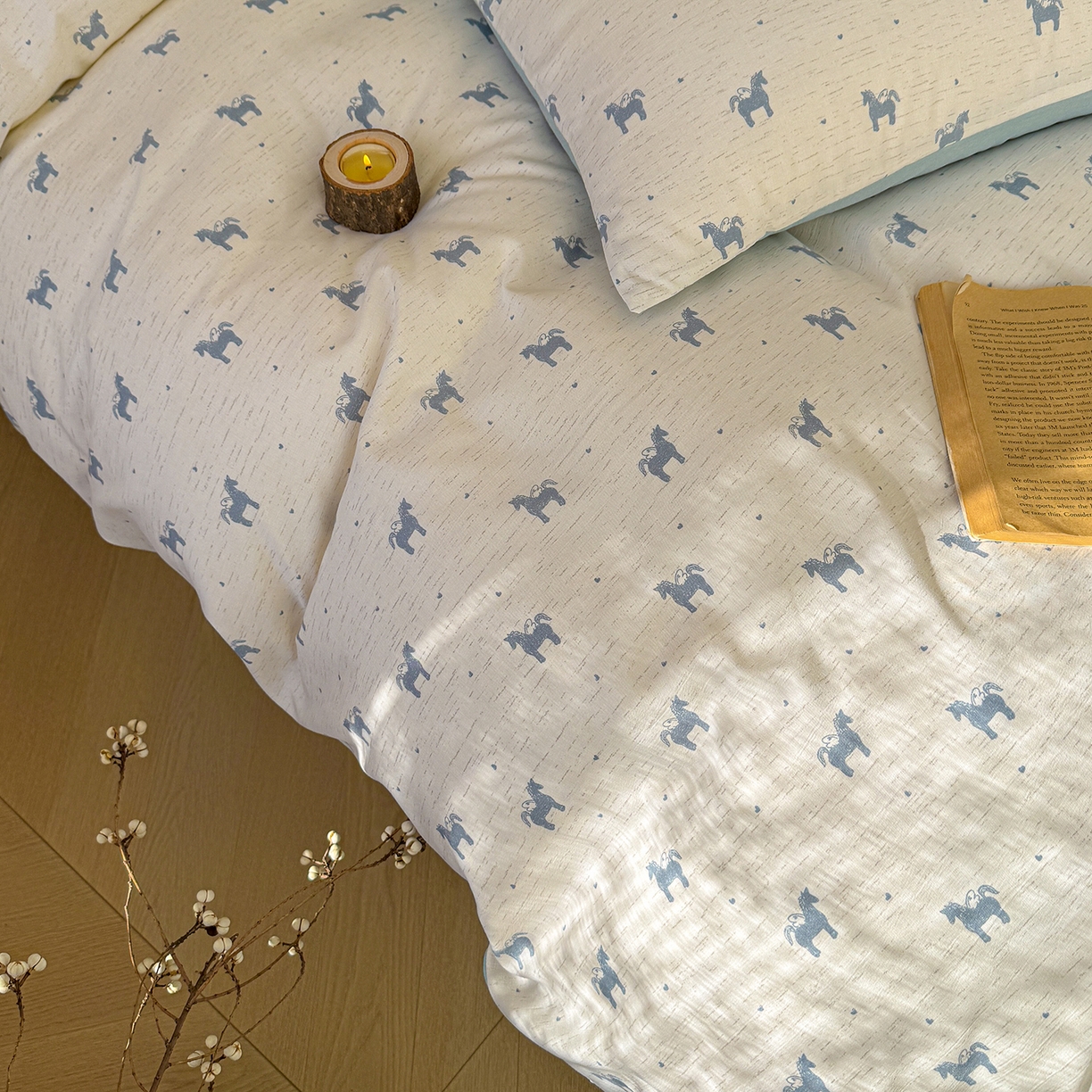 91家纺网 家纺一手货源 找家纺 铺尚美家纺 2026春夏新品色织棉麻棉纱小露麻系列皱皱纱四件套 小飞马蓝