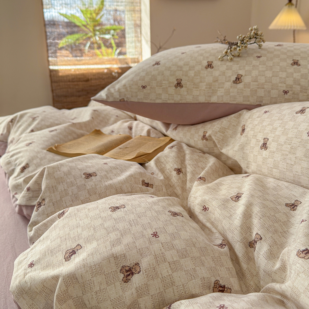 91家纺网 家纺一手货源 找家纺 铺尚美家纺 2026春夏新品色织棉麻棉纱小露麻系列皱皱纱四件套 棋盘格小熊