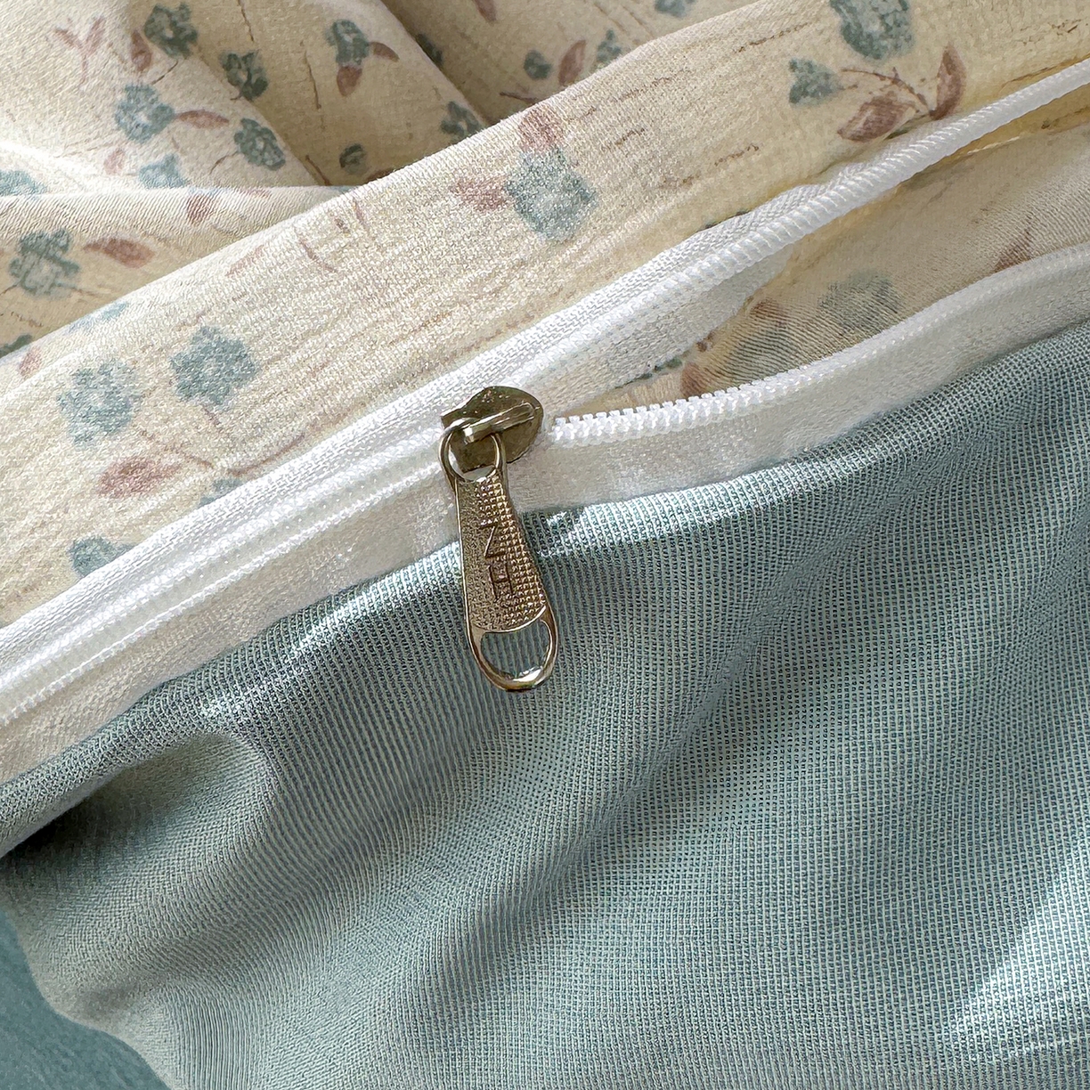 91家纺网 家纺一手货源 找家纺 铺尚美家纺 2026春夏新品色织棉麻棉纱小露麻系列皱皱纱四件套 小兰花