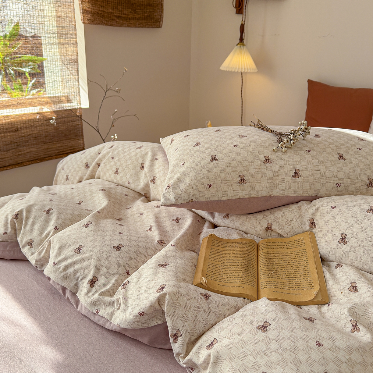 91家纺网 家纺一手货源 找家纺 铺尚美家纺 2026春夏新品色织棉麻棉纱小露麻系列皱皱纱四件套 棋盘格小熊