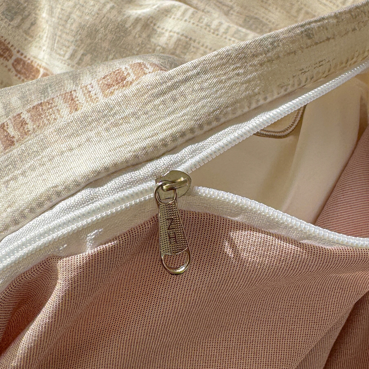 91家纺网 家纺一手货源 找家纺 铺尚美家纺 2026春夏新品色织棉麻棉纱小露麻系列皱皱纱四件套 极简条纹