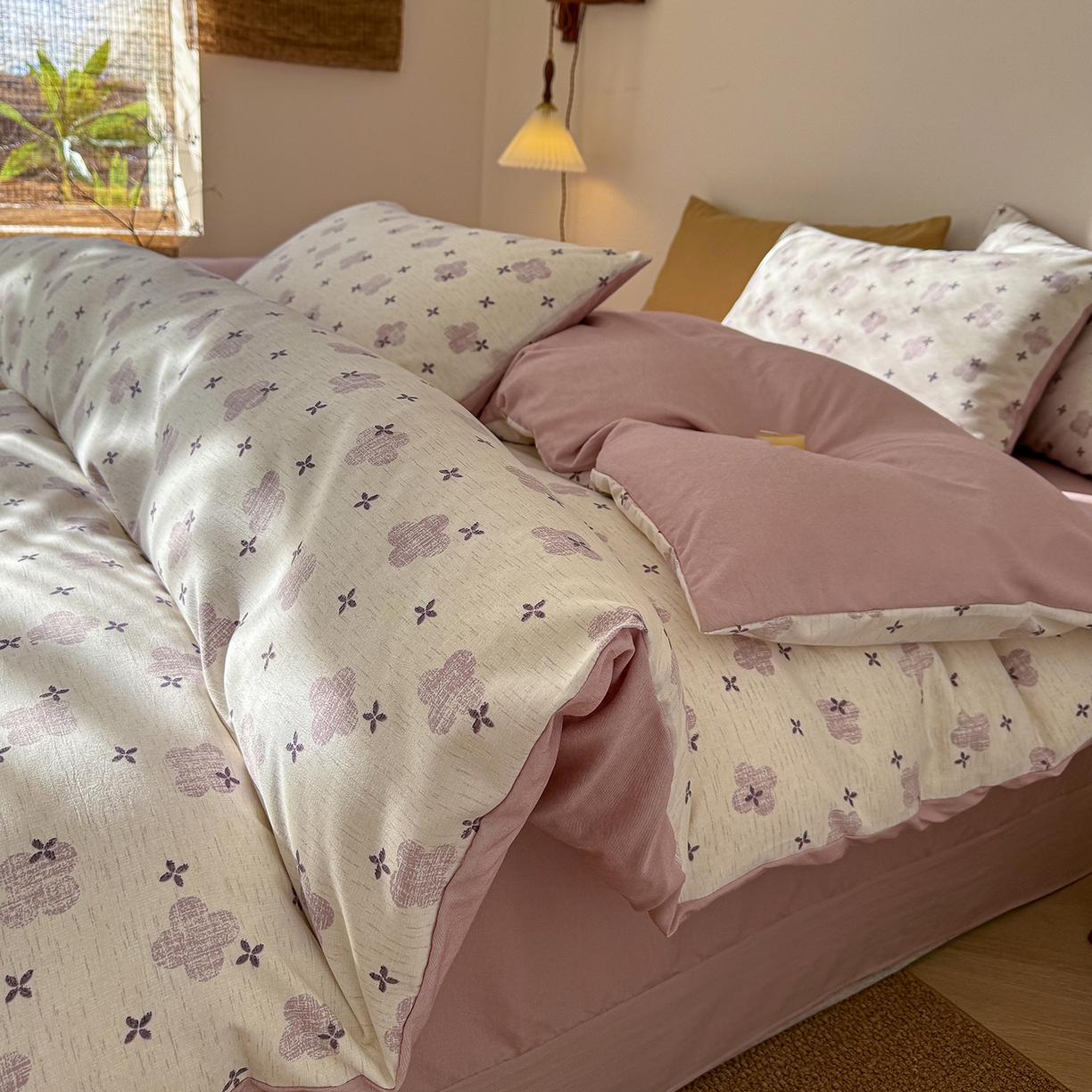 91家纺网 家纺一手货源 找家纺 铺尚美家纺 2026春夏新品色织棉麻棉纱小露麻系列皱皱纱四件套 四叶花粉