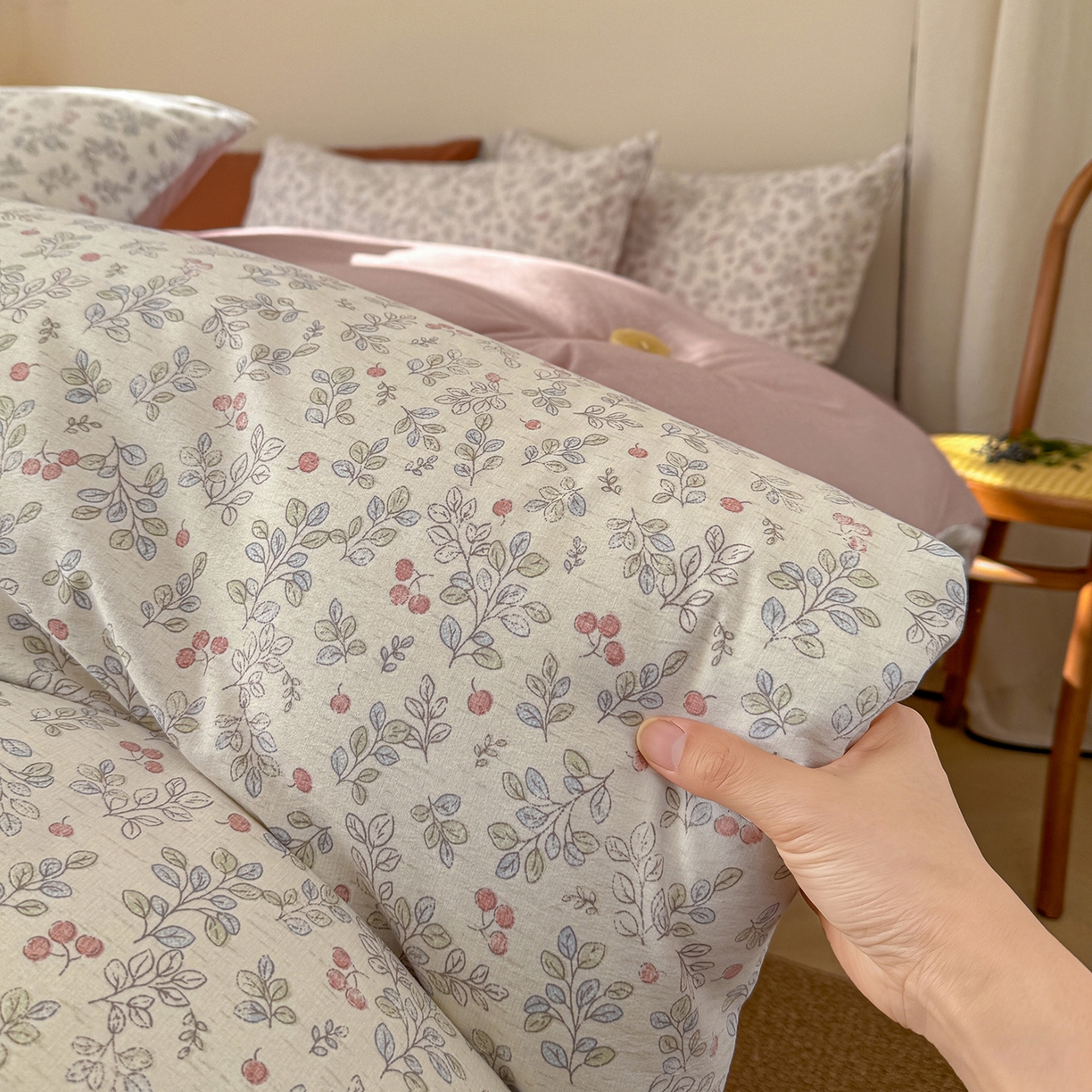 91家纺网 家纺一手货源 找家纺 铺尚美家纺 2026春夏新品色织棉麻棉纱小露麻系列皱皱纱四件套 梅果