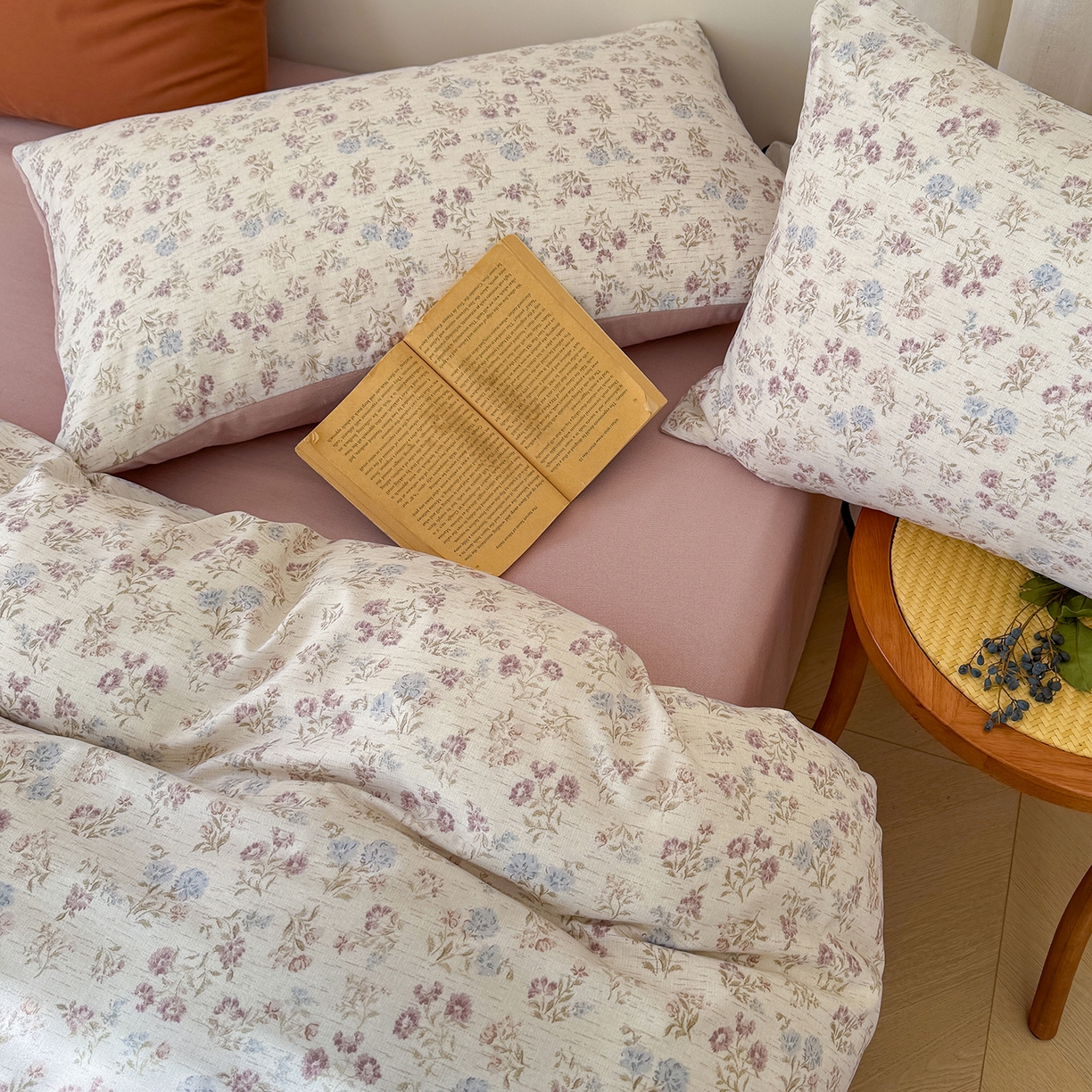 91家纺网 家纺一手货源 找家纺 铺尚美家纺 2026春夏新品色织棉麻棉纱小露麻系列皱皱纱四件套 春风里