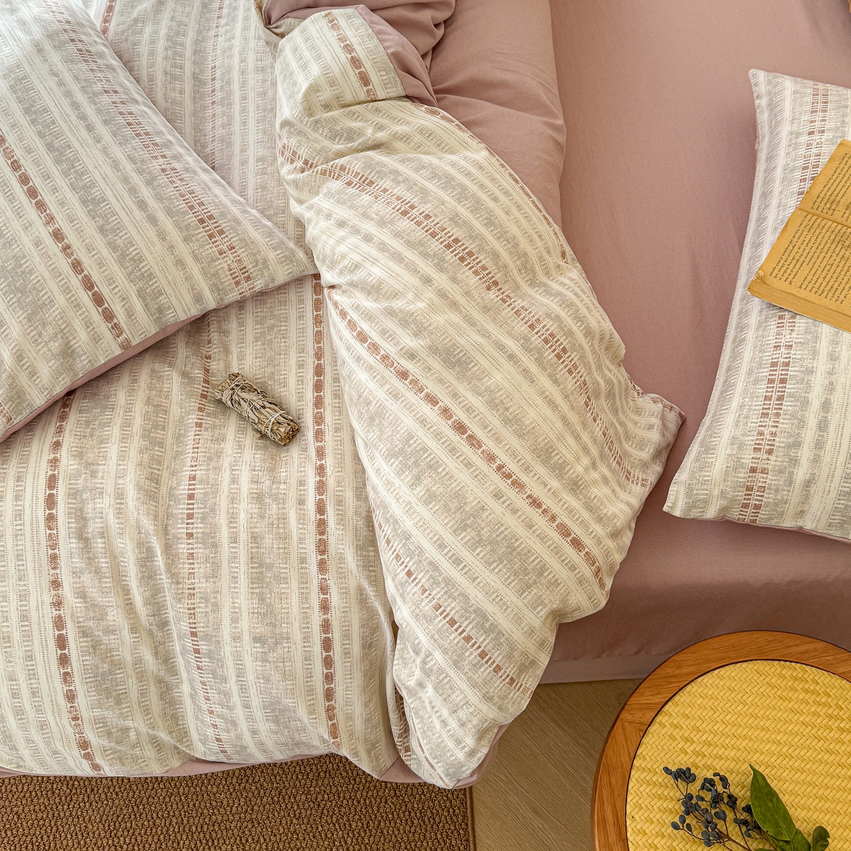 91家纺网 家纺一手货源 找家纺 铺尚美家纺 2026春夏新品色织棉麻棉纱小露麻系列皱皱纱四件套 极简条纹