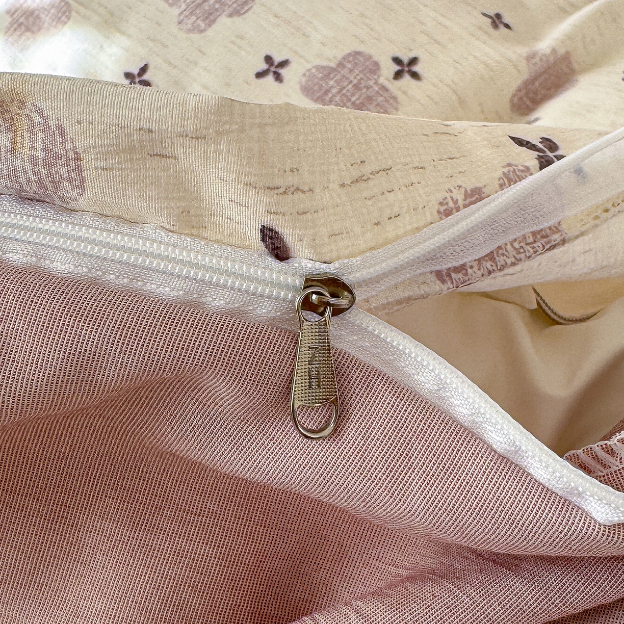 91家纺网 家纺一手货源 找家纺 铺尚美家纺 2026春夏新品色织棉麻棉纱小露麻系列皱皱纱四件套 四叶花粉