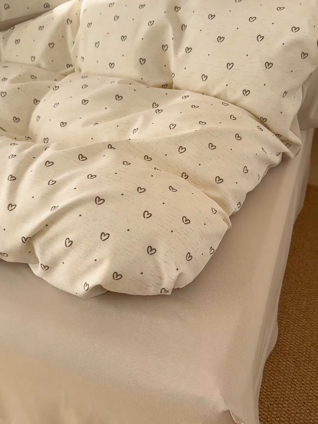 91家纺网 家纺一手货源 找家纺 铺尚美家纺 2026春夏新品色织棉麻棉纱小露麻系列皱皱纱四件套 小心心