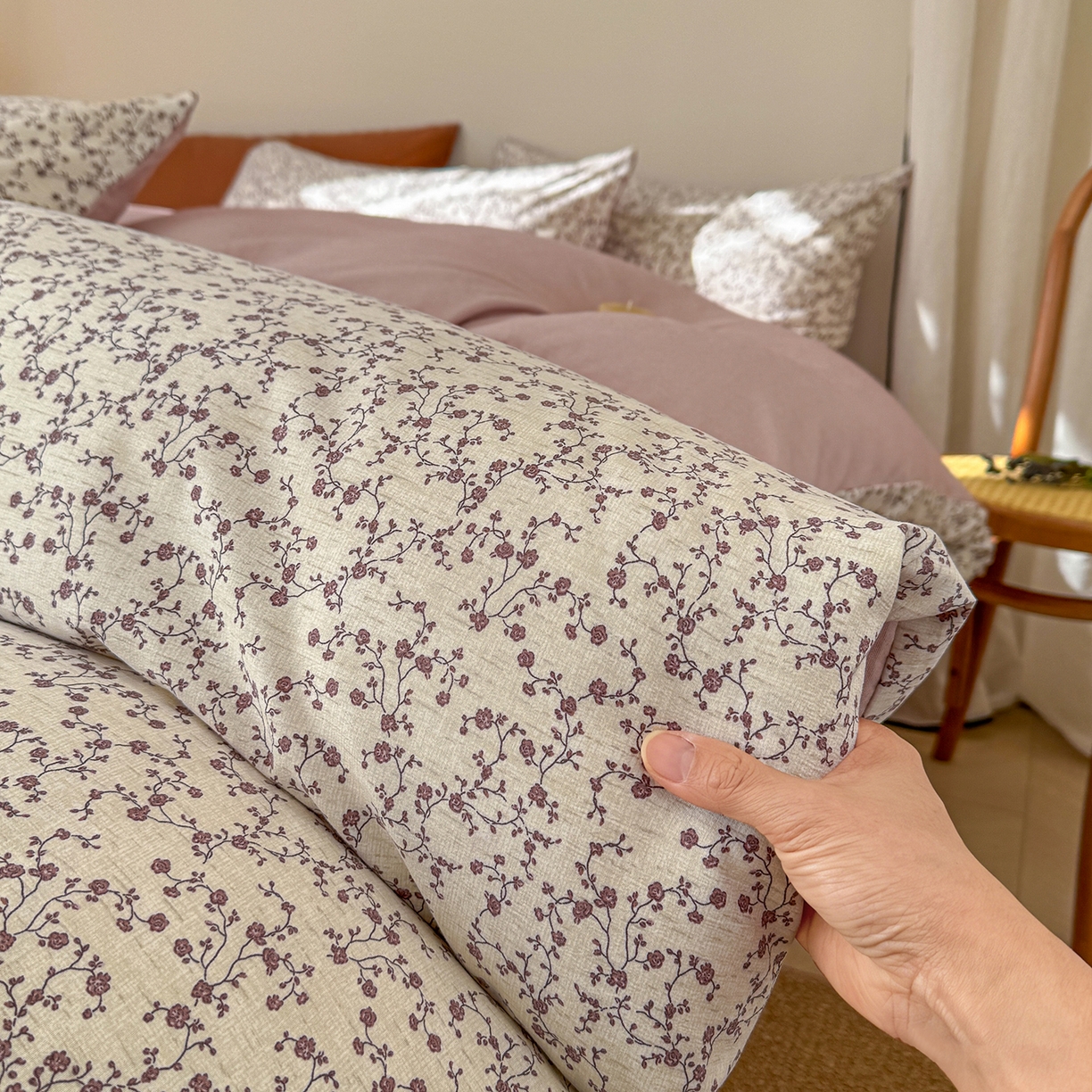 91家纺网 家纺一手货源 找家纺 铺尚美家纺 2026春夏新品色织棉麻棉纱小露麻系列皱皱纱四件套 复古小花