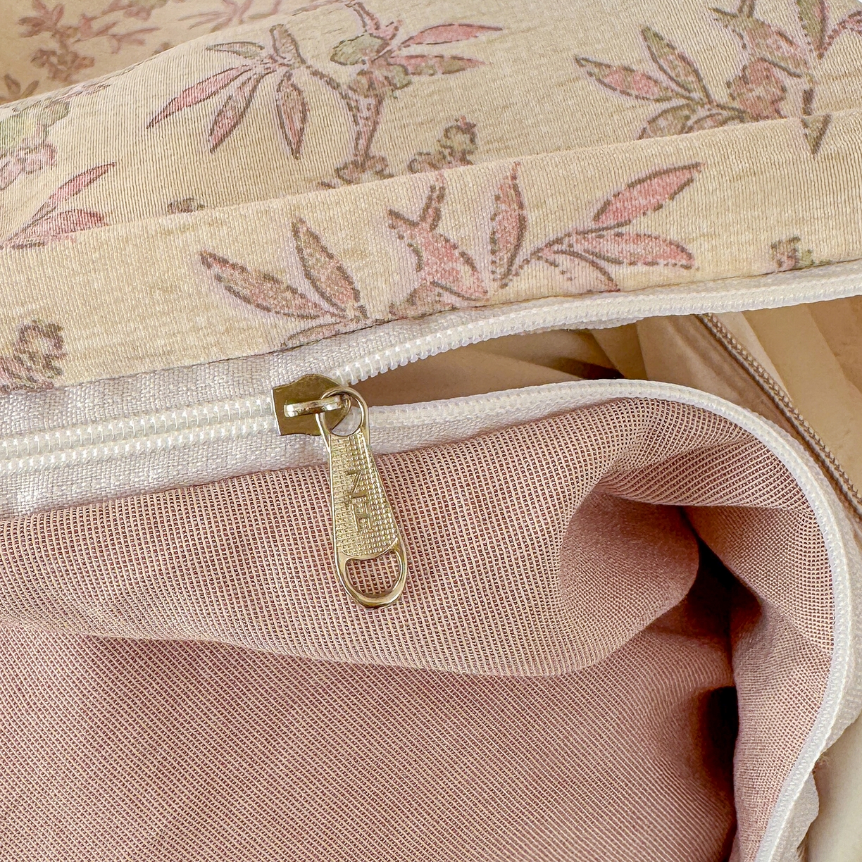 91家纺网 家纺一手货源 找家纺 铺尚美家纺 2026春夏新品色织棉麻棉纱小露麻系列皱皱纱四件套 扶摇花