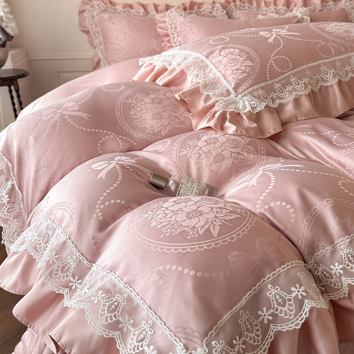 91家纺网 家纺一手货源 找家纺 （总）首尔家纺 2026新款花边夹棉床盖四件套厚织提花款系列-提供买家秀