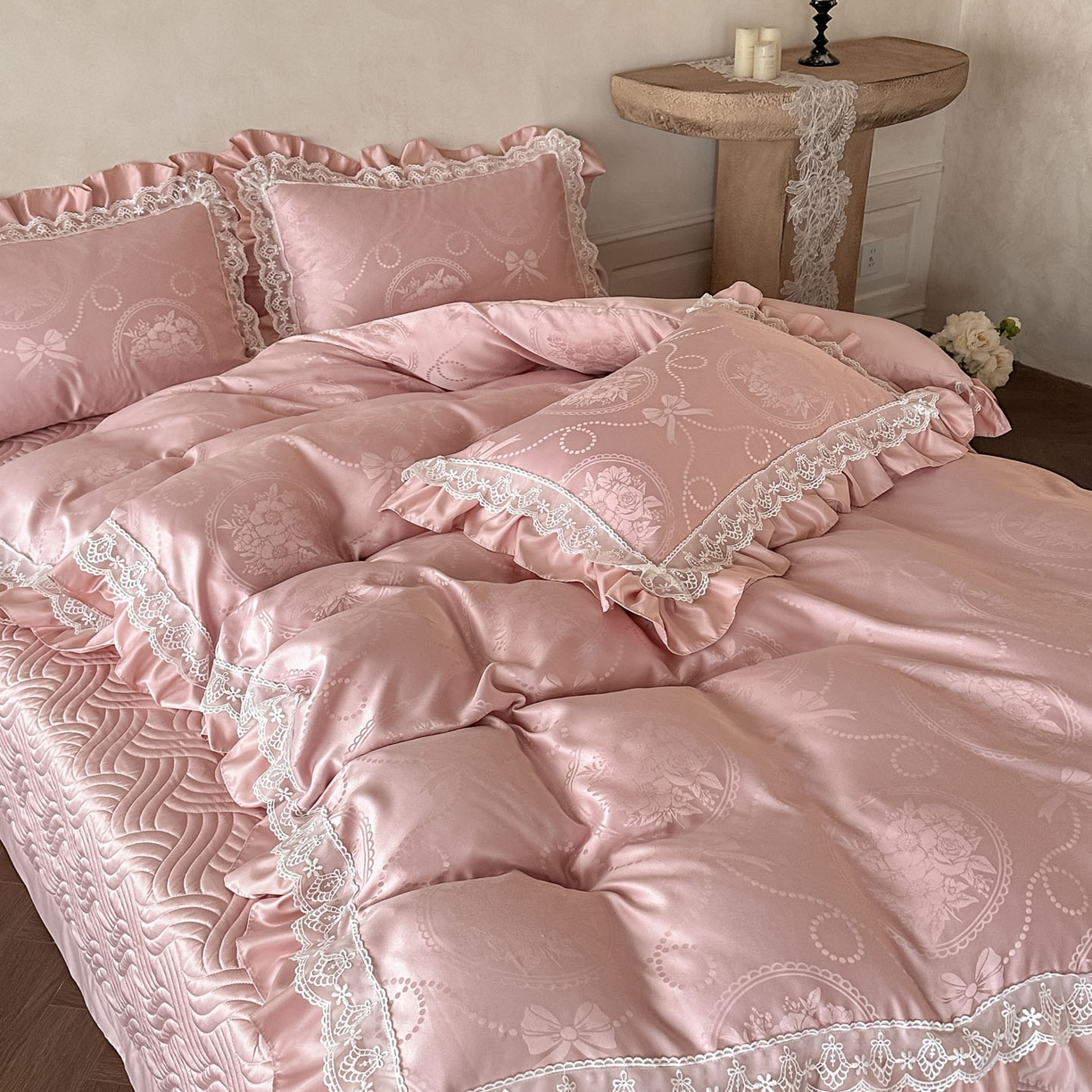 91家纺网 家纺一手货源 找家纺 （总）首尔家纺 2026新款花边夹棉床盖四件套厚织提花款系列-提供买家秀