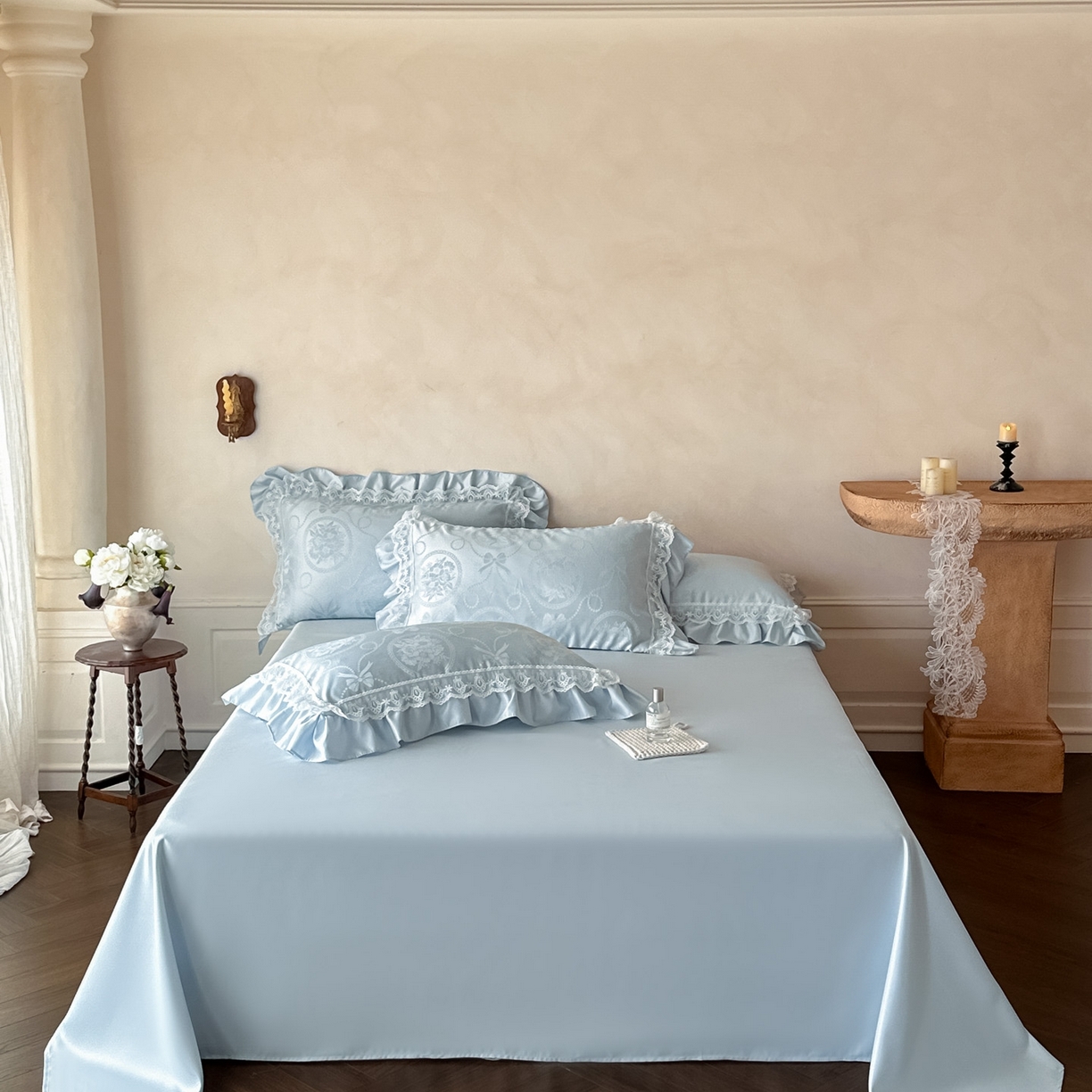 91家纺网 家纺一手货源 找家纺 首尔家纺 2026新款花边夹棉床盖四件套厚织提花款系列-提供买家秀 秘境-天蓝