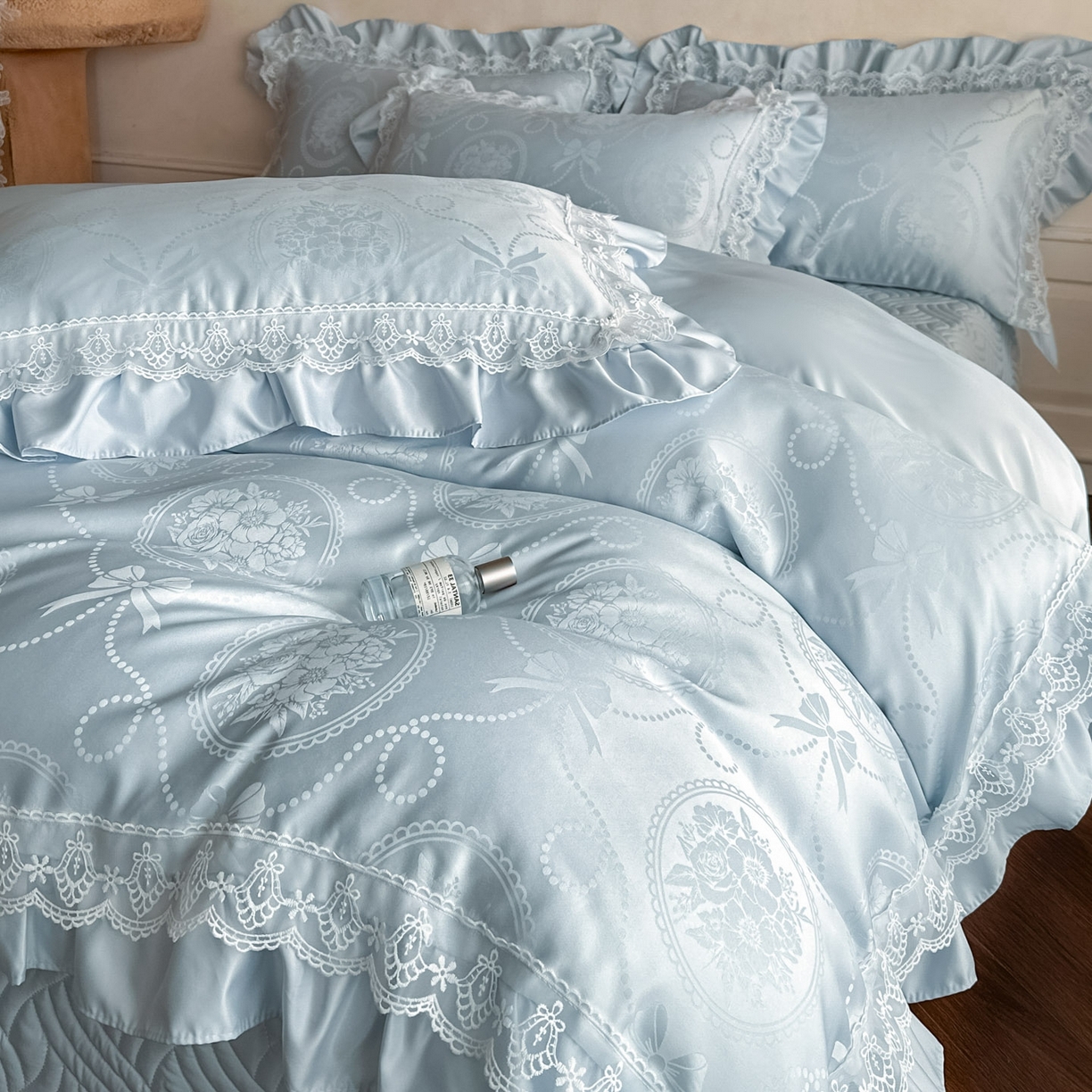首尔家纺 2026新款花边夹棉床盖四件套厚织提花款系列-提供买家秀 秘境-天蓝