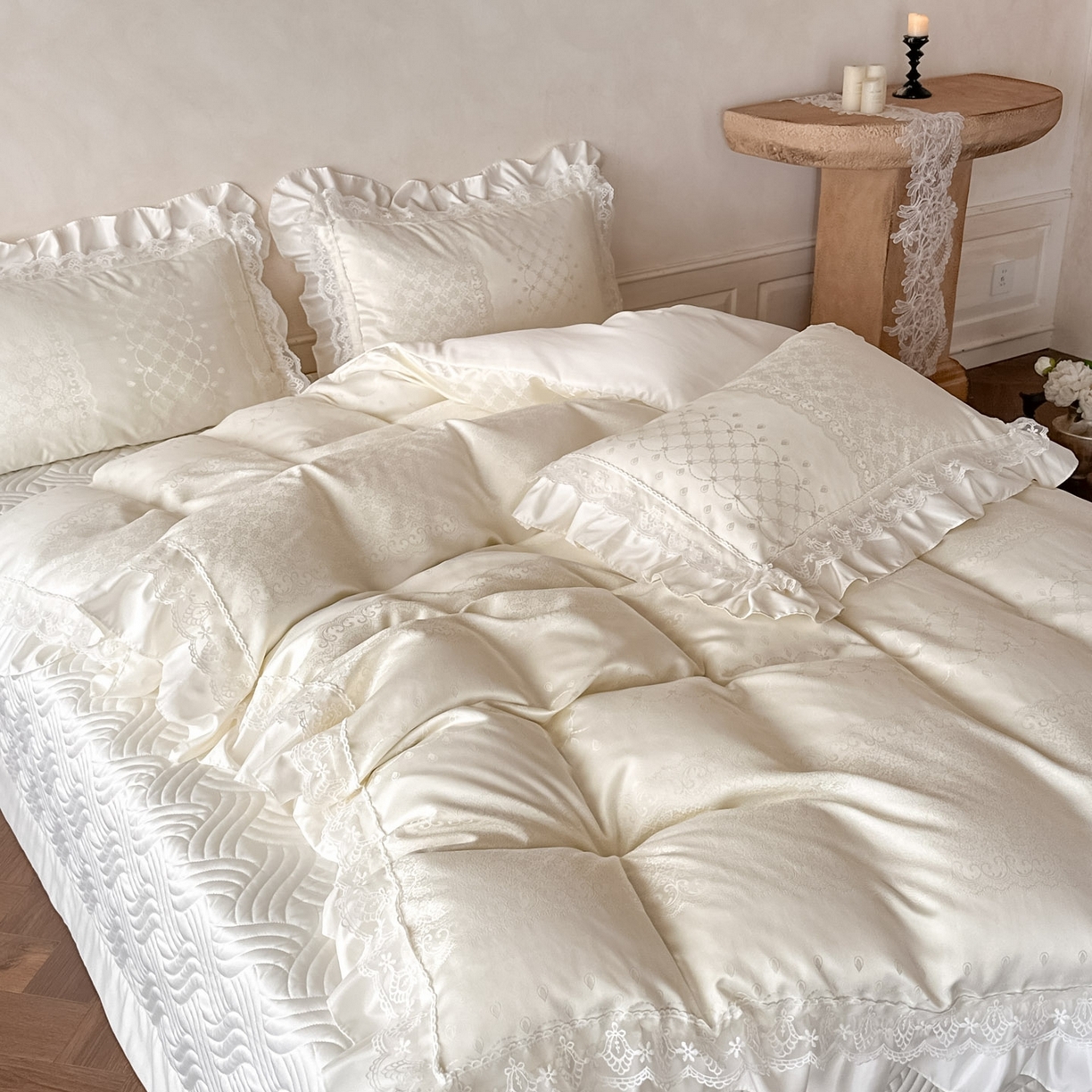 91家纺网 家纺一手货源 找家纺 首尔家纺 2026新款花边夹棉床盖四件套厚织提花款系列-提供买家秀 浮生若梦-米白