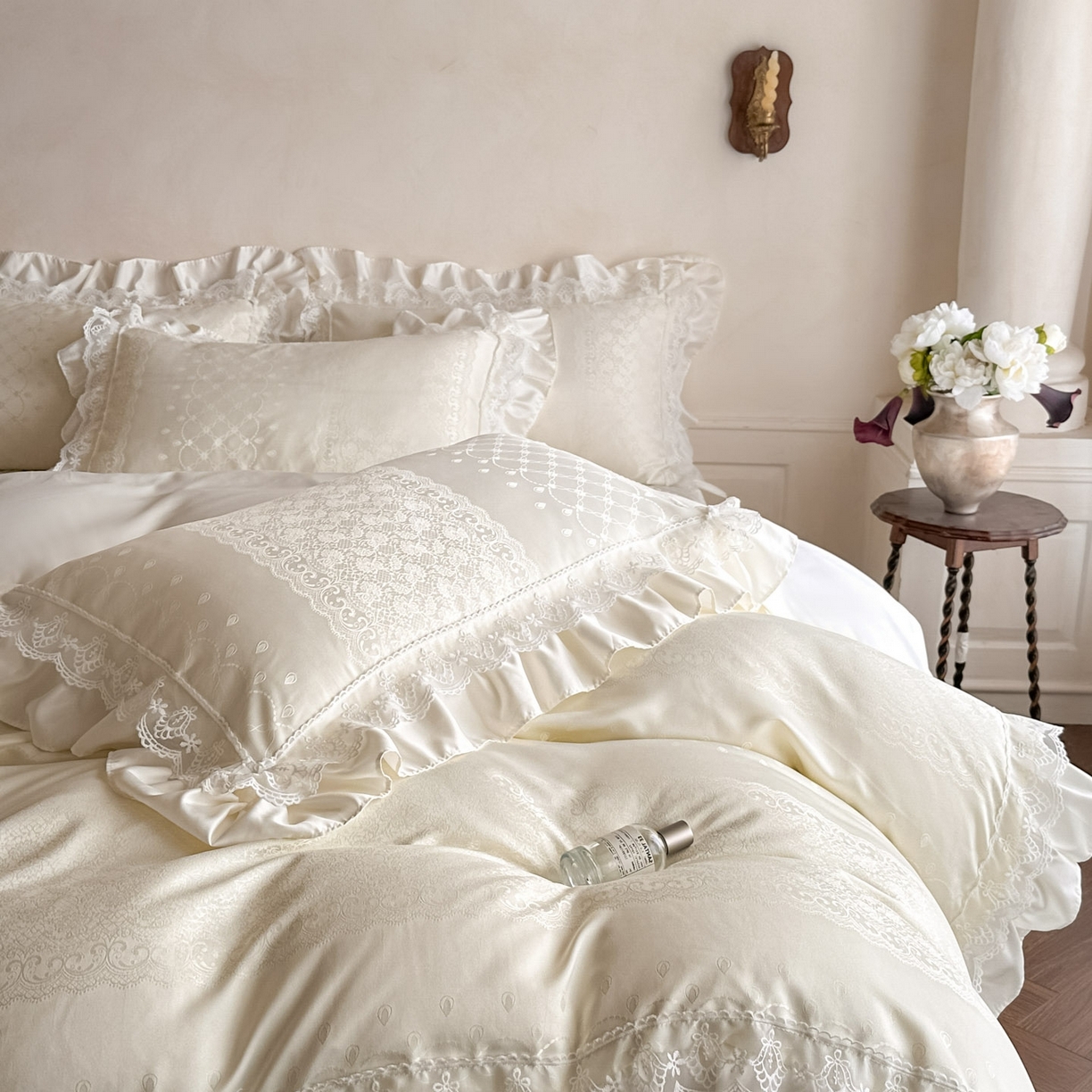 91家纺网 家纺一手货源 找家纺 首尔家纺 2026新款花边夹棉床盖四件套厚织提花款系列-提供买家秀 浮生若梦-米白