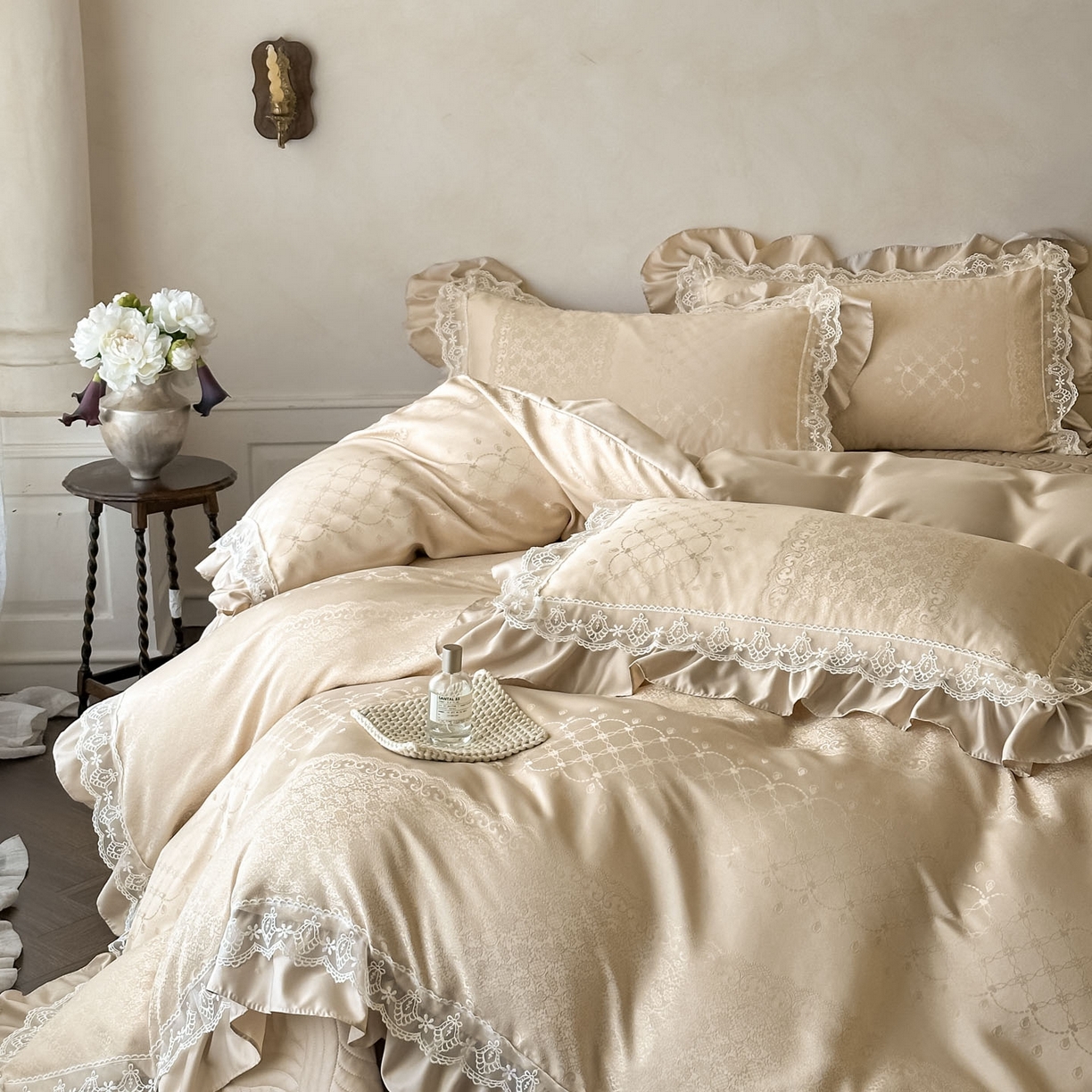 91家纺网 家纺一手货源 找家纺 首尔家纺 2026新款花边夹棉床盖四件套厚织提花款系列-提供买家秀 浮生若梦-香槟