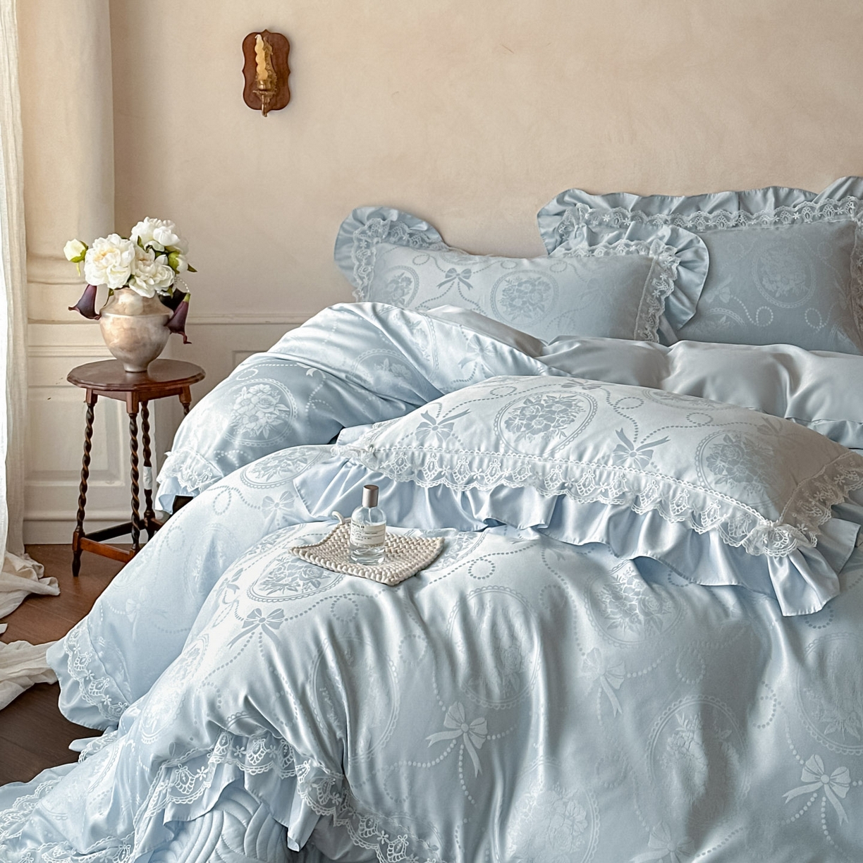 91家纺网 家纺一手货源 找家纺 首尔家纺 2026新款花边夹棉床盖四件套厚织提花款系列-提供买家秀 秘境-天蓝