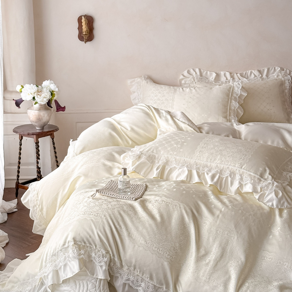 91家纺网 家纺一手货源 找家纺 首尔家纺 2026新款花边夹棉床盖四件套厚织提花款系列-提供买家秀 浮生若梦-米白