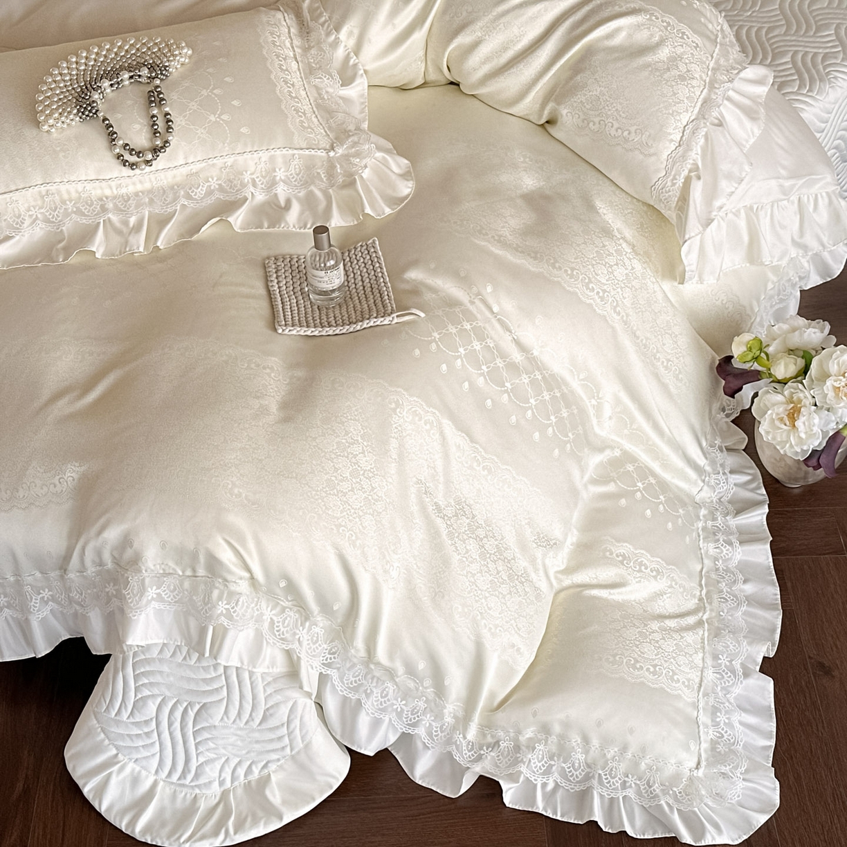 91家纺网 家纺一手货源 找家纺 首尔家纺 2026新款花边夹棉床盖四件套厚织提花款系列-提供买家秀 浮生若梦-米白