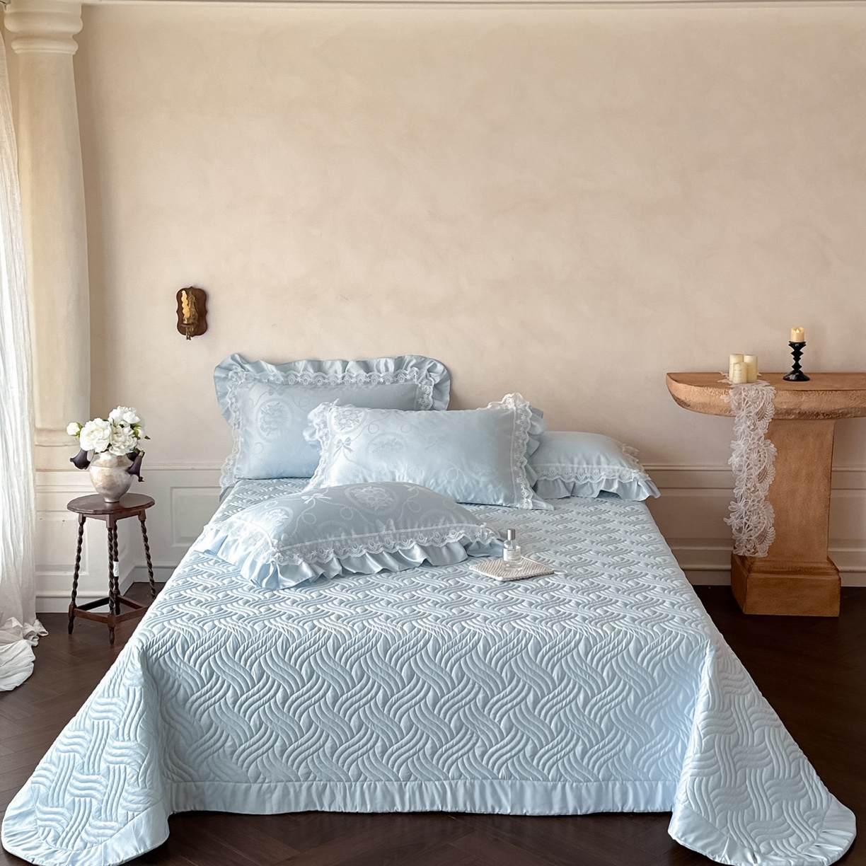91家纺网 家纺一手货源 找家纺 首尔家纺 2026新款花边夹棉床盖四件套厚织提花款系列-提供买家秀 秘境-天蓝