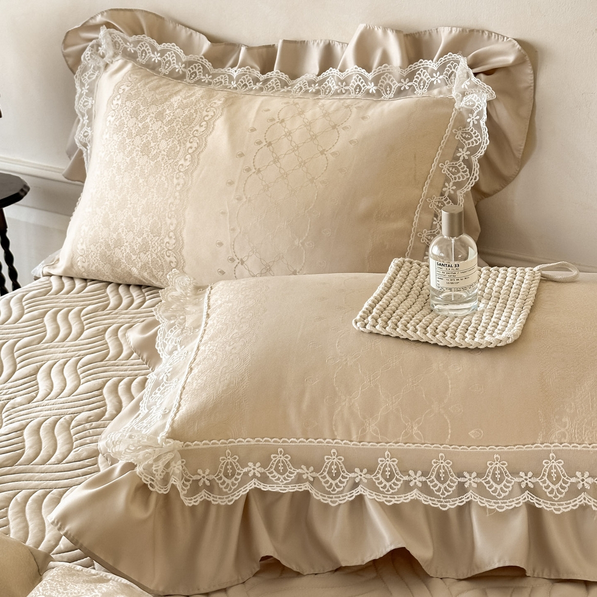 91家纺网 家纺一手货源 找家纺 首尔家纺 2026新款花边夹棉床盖四件套厚织提花款系列-提供买家秀 浮生若梦-香槟