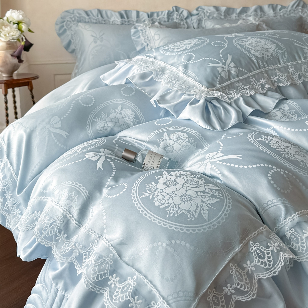 91家纺网 家纺一手货源 找家纺 首尔家纺 2026新款花边夹棉床盖四件套厚织提花款系列-提供买家秀 秘境-天蓝