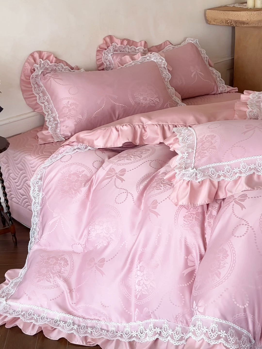 91家纺网 家纺一手货源 找家纺 （总）首尔家纺 2026新款花边夹棉床盖四件套厚织提花款系列-提供买家秀