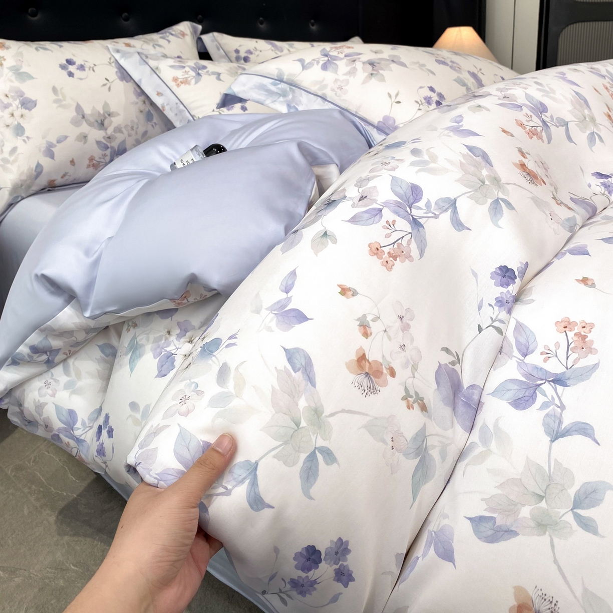 91家纺网 家纺一手货源 找家纺 启航家居 2026新款春夏天丝莱赛尔数码印花四件套 花颜外兰