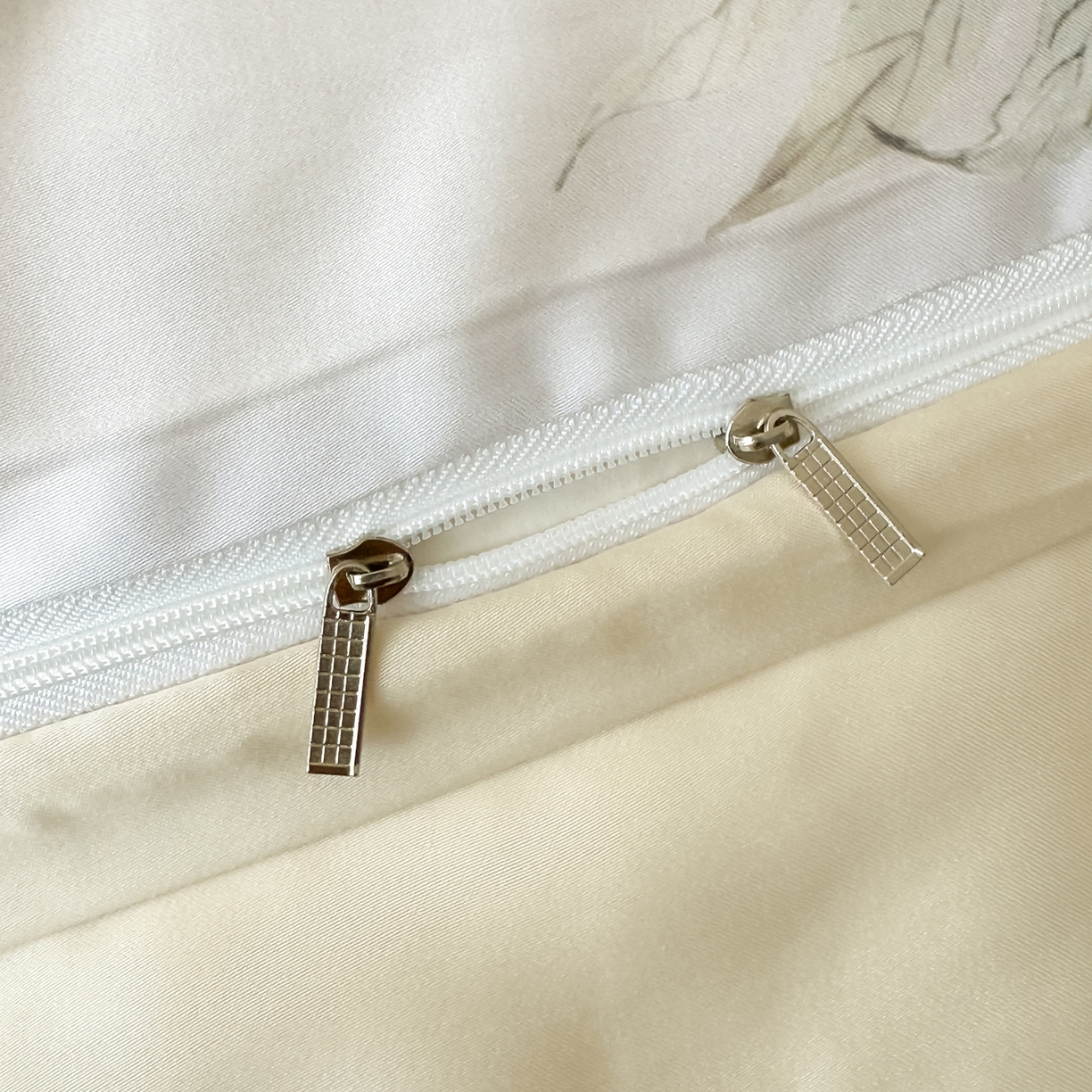 91家纺网 家纺一手货源 找家纺 启航家居 2026新款春夏天丝莱赛尔数码印花四件套 半纸叶灰