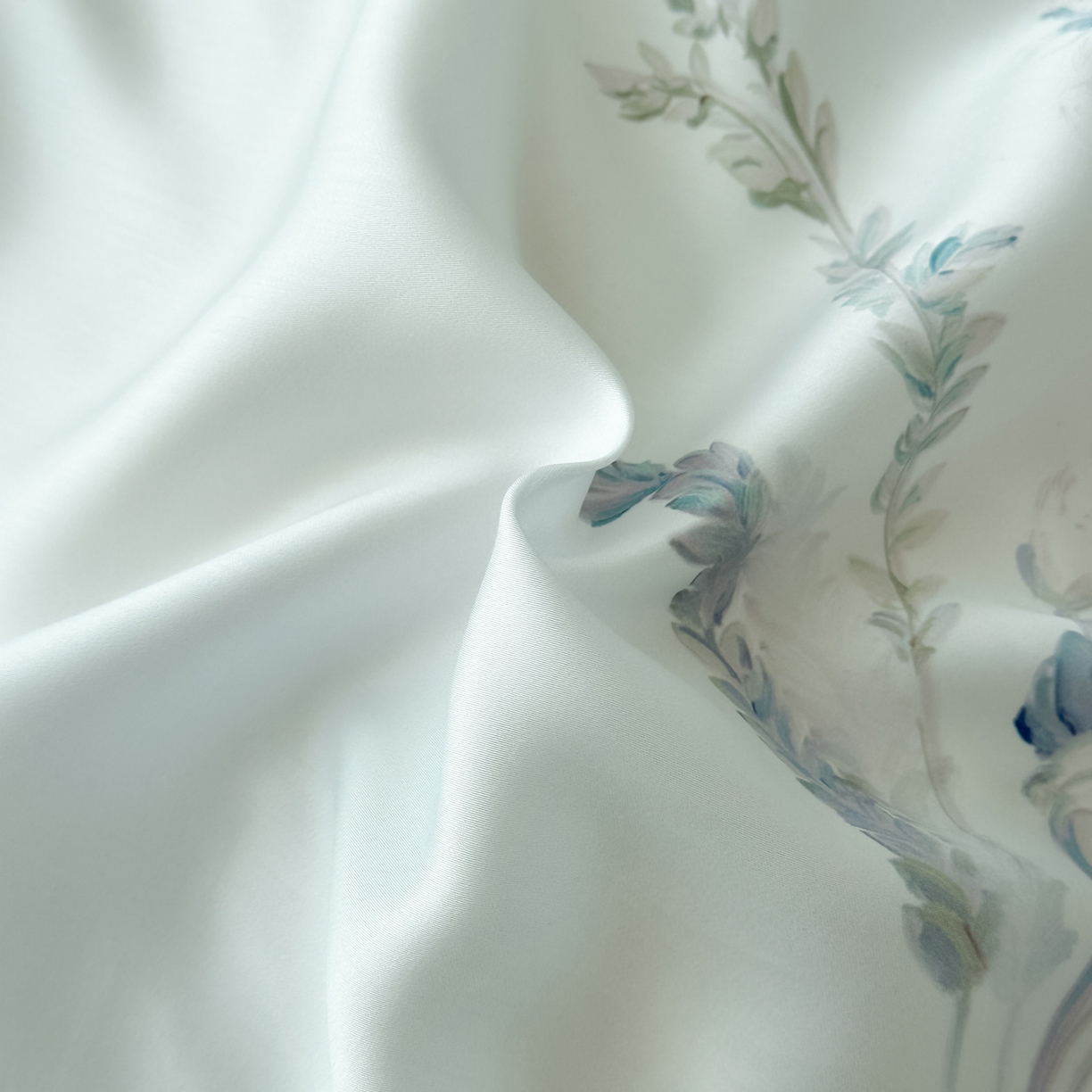 91家纺网 家纺一手货源 找家纺 启航家居 2026新款春夏天丝莱赛尔数码印花四件套 池禾韵兰